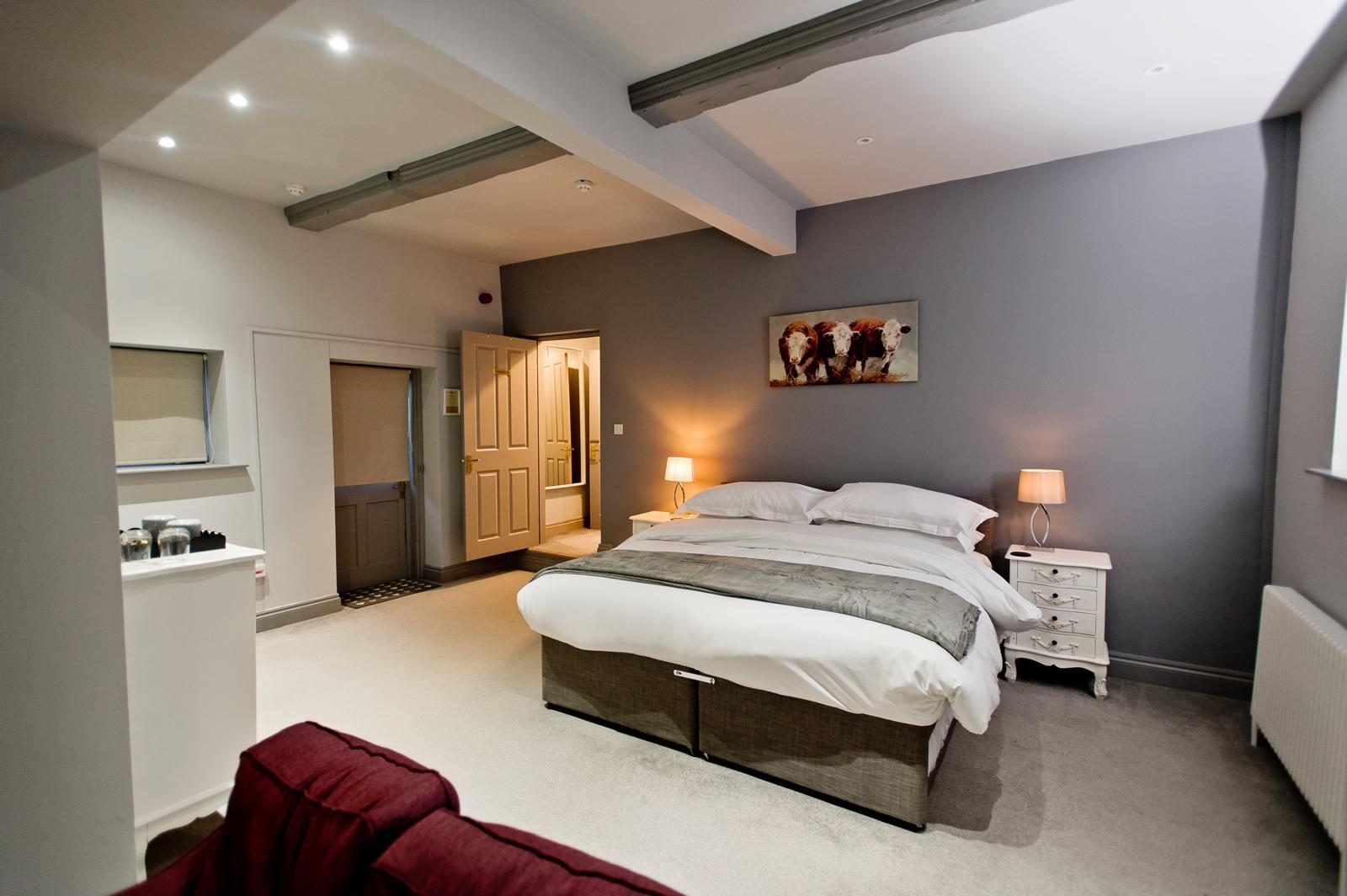 The Tennyson Suite at Glewstone Court